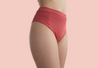 Wampy Brazilian Panty rosa rot high waist an model von der Seite