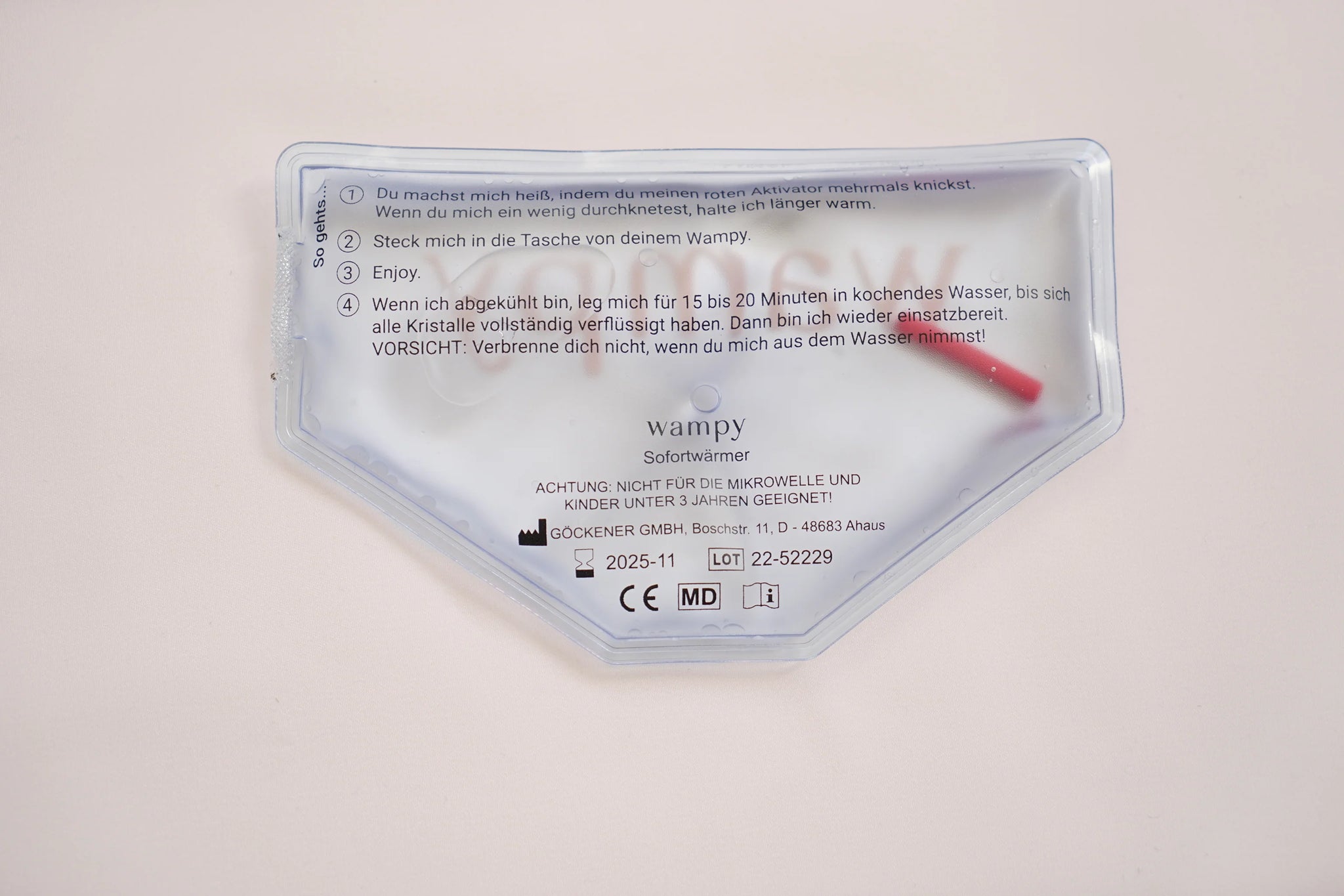 Wampy Wärmepad Rückseite mit Anleitung. Die Wärme von Wampy Wärmepads lindert effektiv Regelschmerzen. 